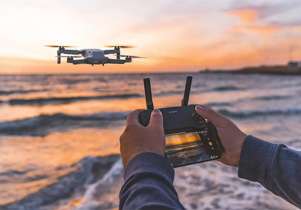 Czy możesz latać dronem bez pozwolenia? Poznaj aktualne przepisy i kary