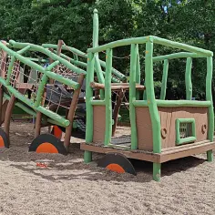 Który plac zabaw w Parku Szczytnickim rozbawi dziecko do łez? Top