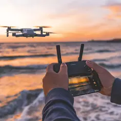 Czy możesz latać dronem bez pozwolenia? Poznaj aktualne przepisy i kary