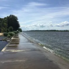 Odwiedź przystań w Mikoszewie i dotrzyj do ważnego ujścia Wisły!