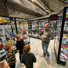 Oto zaskakujący świat klocków na wystawie LEGO w sercu Krakowa