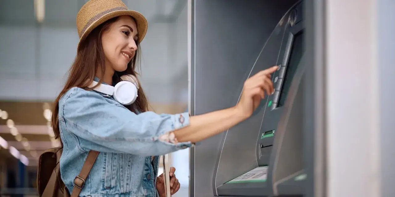 Zdjęcie Bankomaty w Wietnamie: jak bezpiecznie wypłacać pieniądze bez prowizji